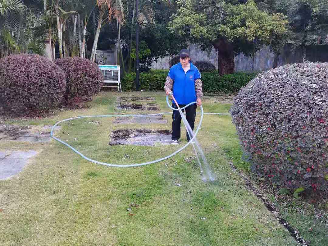 小區(qū)綠化養(yǎng)護澆水