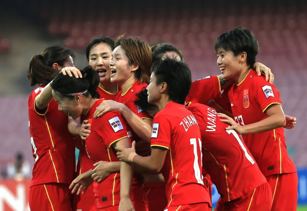 2月6日，中國(guó)隊(duì)球員在2022女足亞洲杯決賽獲勝后慶祝。